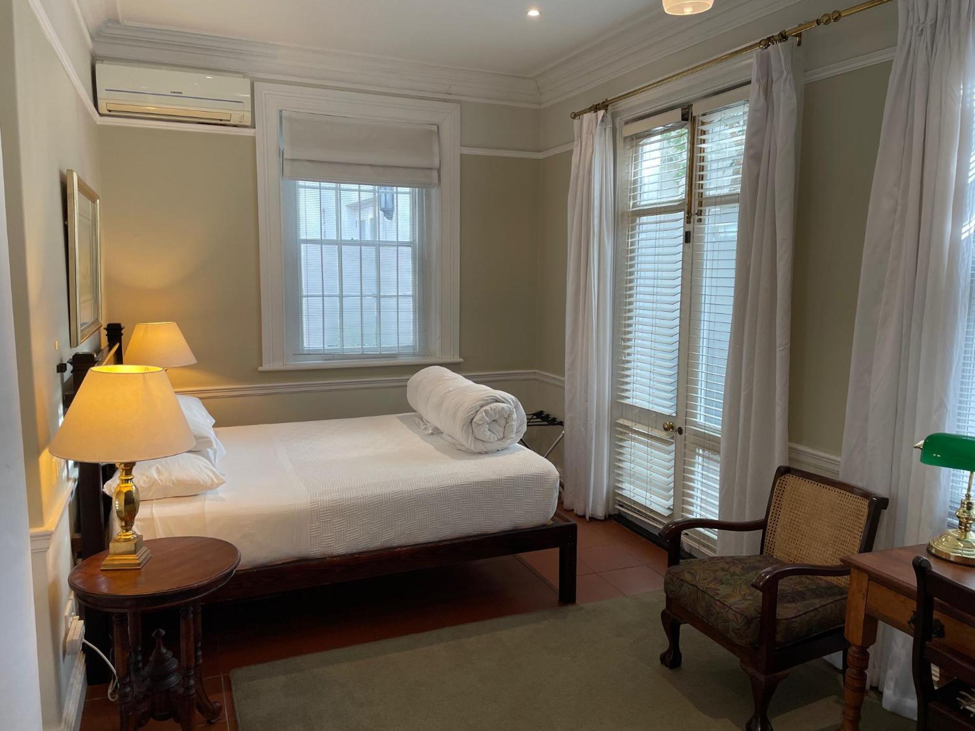 Tintagel Guest House เคปทาวน์ ภายนอก รูปภาพ